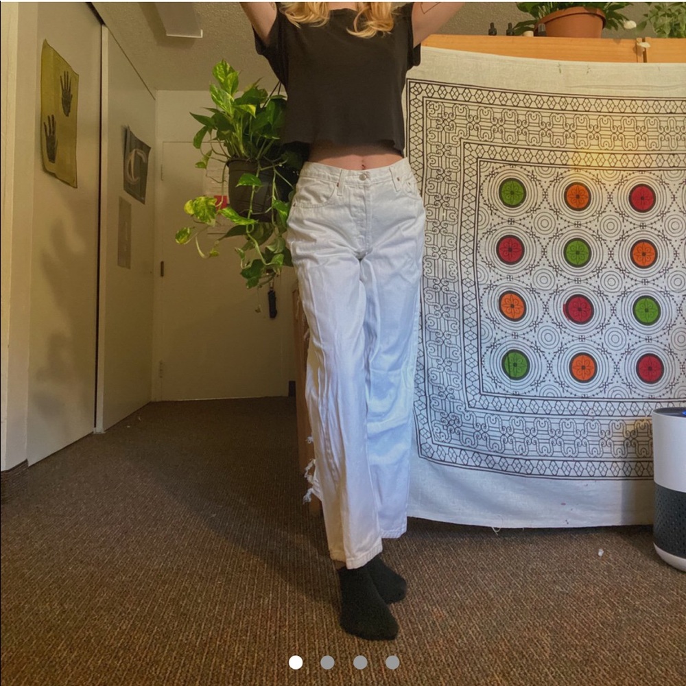 white levis 501